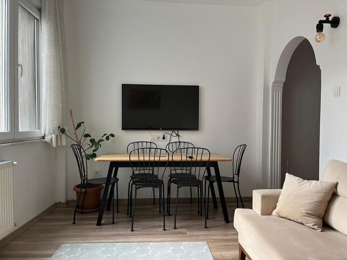 Ferienwohnung Centrally Located, 2+1 House In Taksim, Cihangir Istanbul Exterior foto