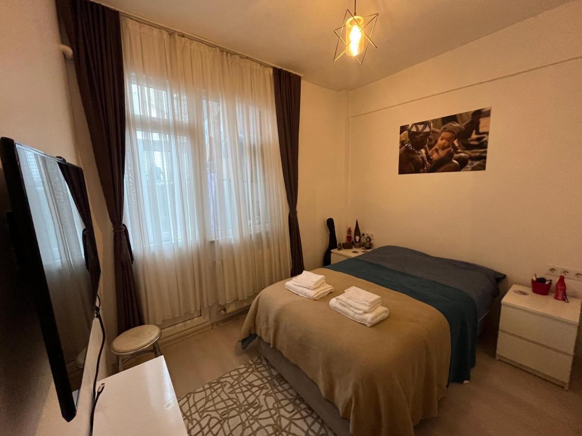 Ferienwohnung Centrally Located, 2+1 House In Taksim, Cihangir Istanbul Exterior foto