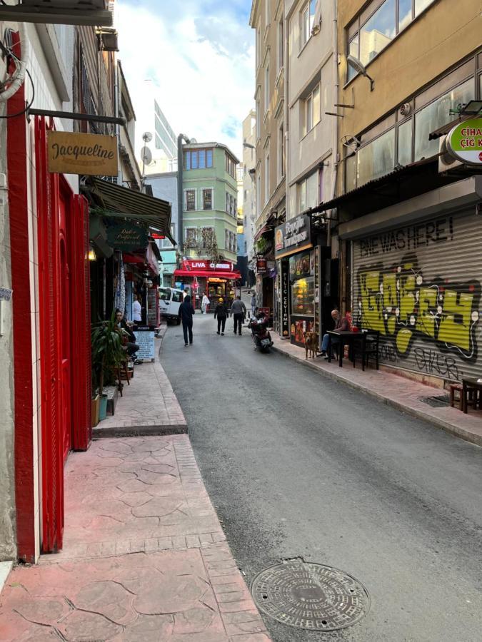 Ferienwohnung Centrally Located, 2+1 House In Taksim, Cihangir Istanbul Exterior foto