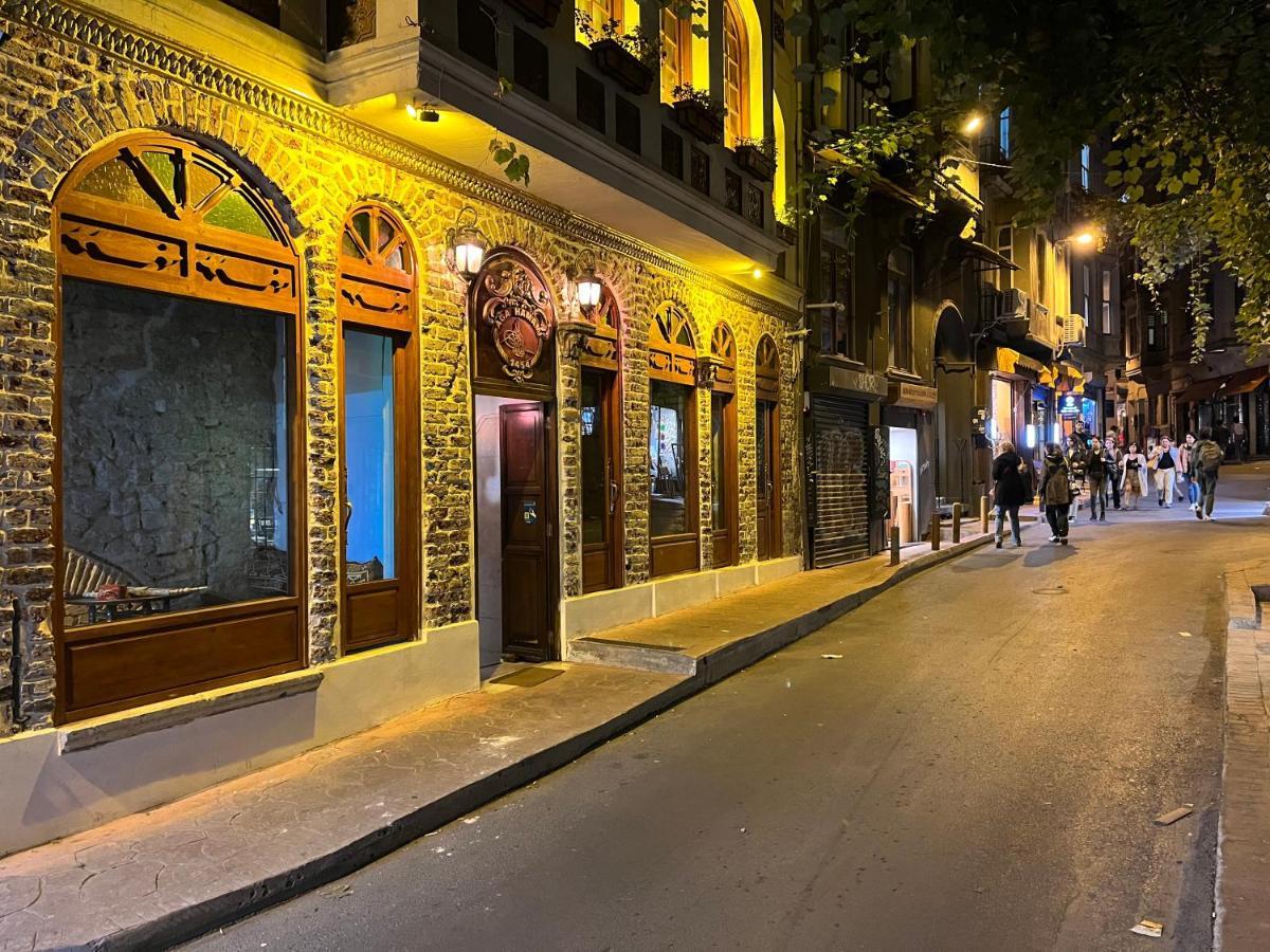 Ferienwohnung Centrally Located, 2+1 House In Taksim, Cihangir Istanbul Exterior foto