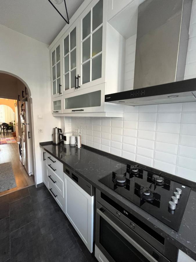 Ferienwohnung Centrally Located, 2+1 House In Taksim, Cihangir Istanbul Exterior foto
