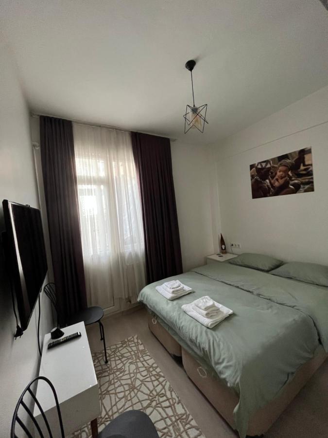 Ferienwohnung Centrally Located, 2+1 House In Taksim, Cihangir Istanbul Exterior foto
